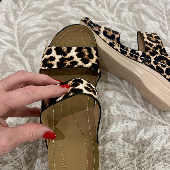 Brand new animal print sandals size 7 - Picture 5 of 7